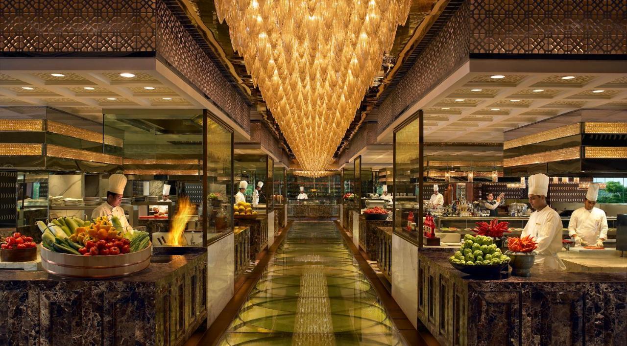 The Leela Ambience Gurugram Hotel & Residences Гургаон Экстерьер фото